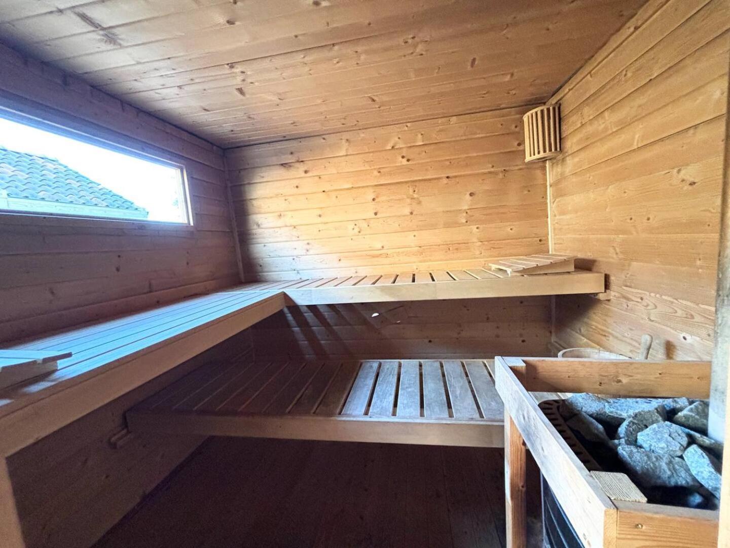 Bed And Breakfast Heerenveen Centrum Met Prive Sauna En Jacuzzi Bagian luar foto
