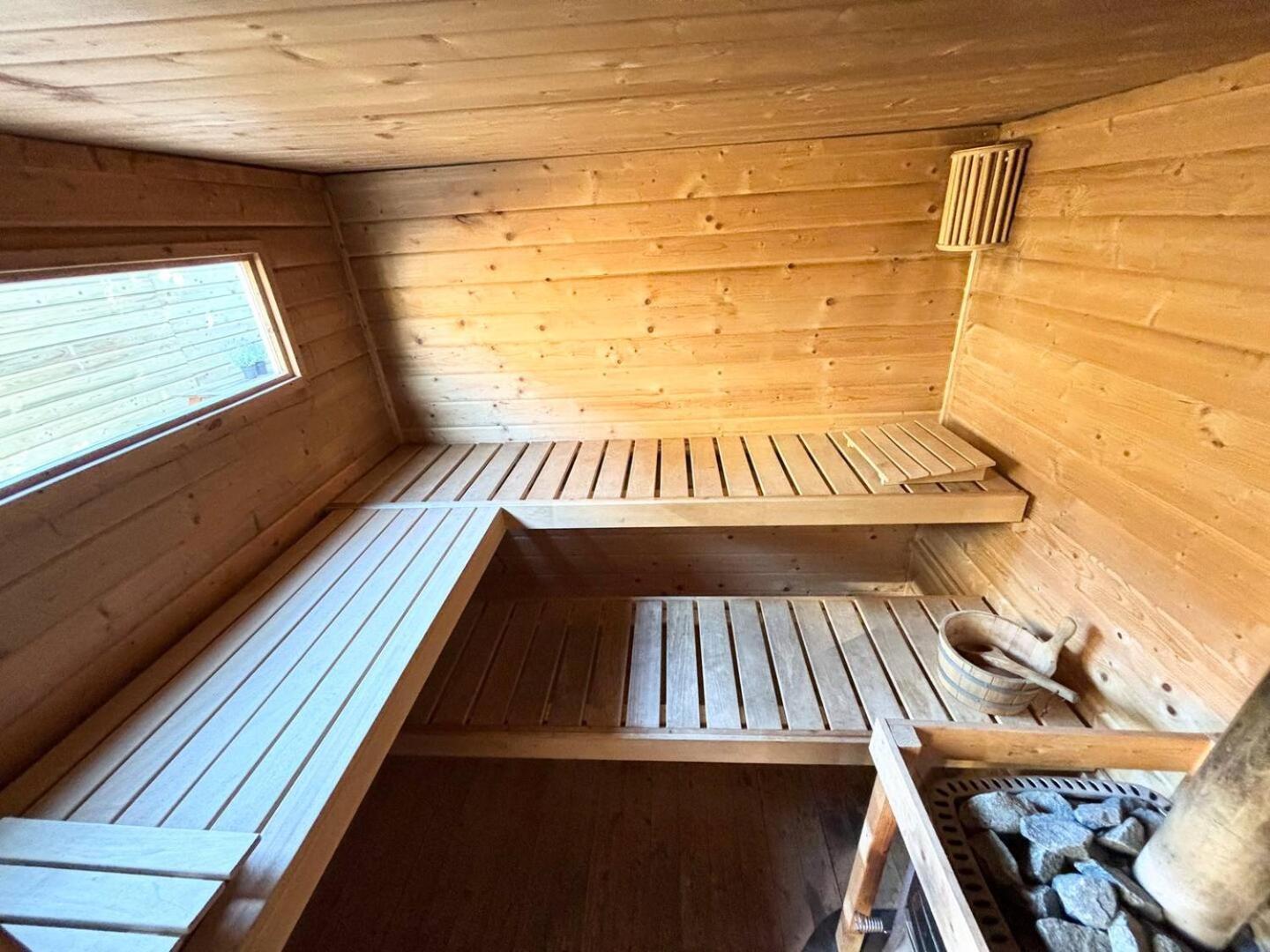 Bed And Breakfast Heerenveen Centrum Met Prive Sauna En Jacuzzi Bagian luar foto