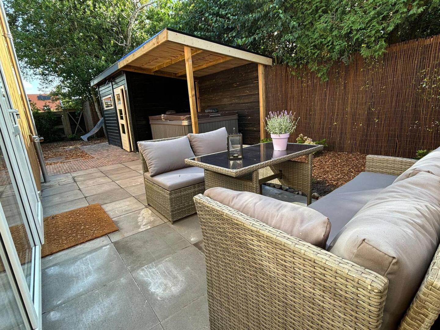 Bed And Breakfast Heerenveen Centrum Met Prive Sauna En Jacuzzi Bagian luar foto